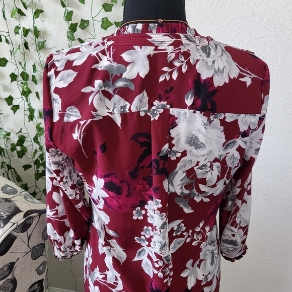 💚HP💚Karl Lagerfeld Paris Floral Pearl Button Down Ruffle Cinched Sleeve Blouse - Picture 8 of 11